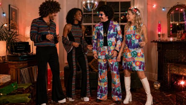 How to Plan a 70s Party: Outfits, Playlist and Food, Sorted