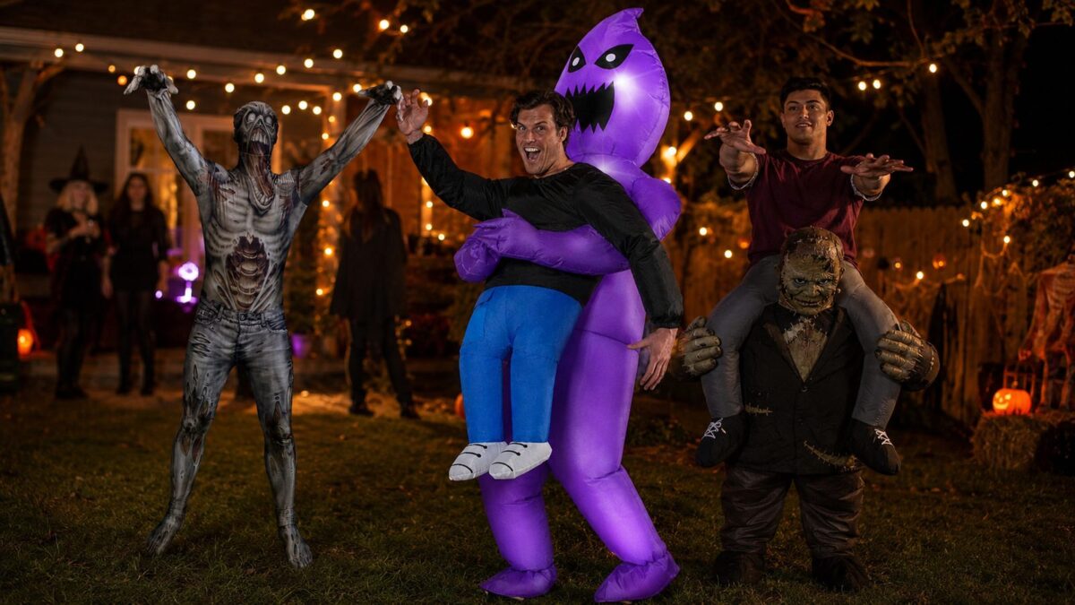 Scary Halloween Costumes That Actually Scare: Silhouette, Glow and Movement