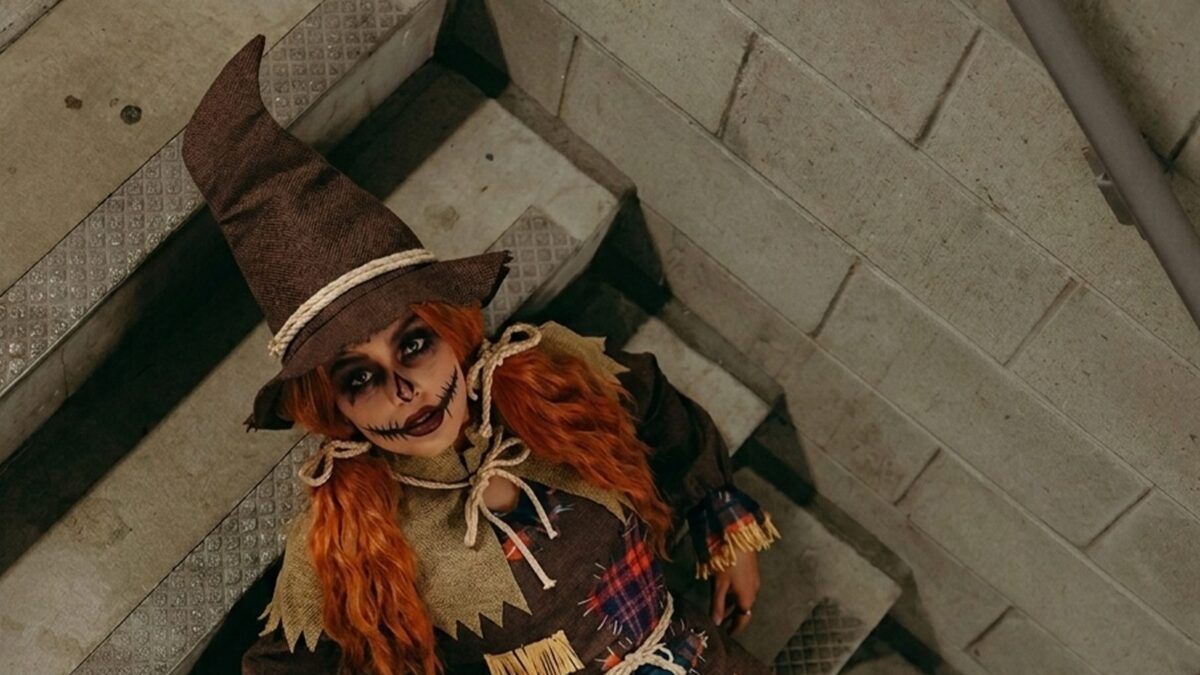 Scarecrow Costume: Friendly or Scary, Built in 5 Steps or Ready to Wear